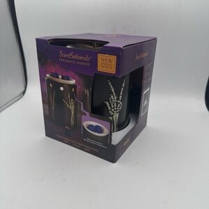 ScentSationals Halloween Skully Skeleton Hand Design Fragrance Wax Warmer NIB